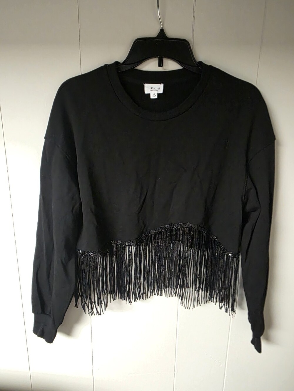 Le Lis  Cropped Sweatshirt